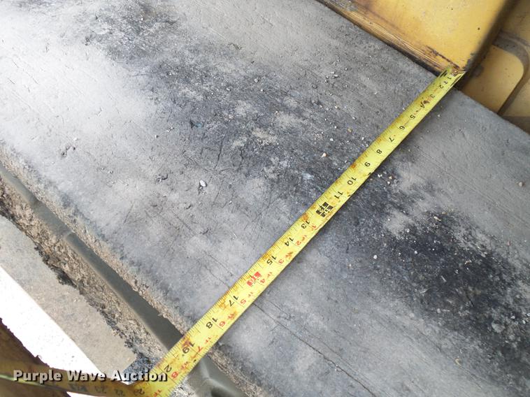 image for item DE3653 2003 Caterpillar AP1055B paver