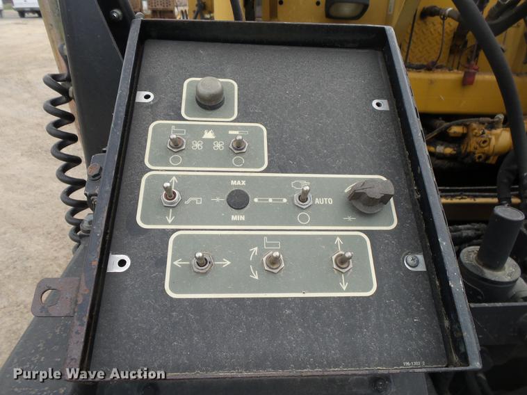 image for item DE3653 2003 Caterpillar AP1055B paver