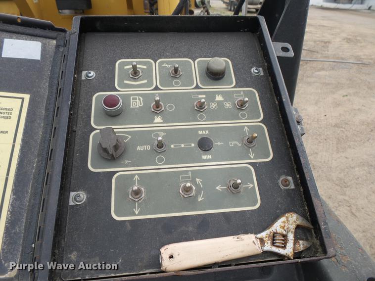 image for item DE3653 2003 Caterpillar AP1055B paver