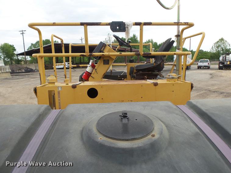 image for item DE3654 1998 Caterpillar CB534C double drum vibratory roller