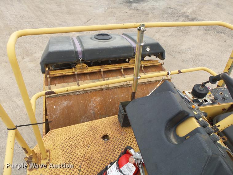 image for item DE3654 1998 Caterpillar CB534C double drum vibratory roller