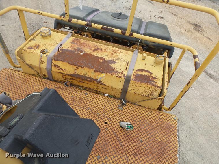 image for item DE3654 1998 Caterpillar CB534C double drum vibratory roller