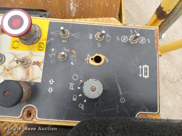 image for item DE3654 1998 Caterpillar CB534C double drum vibratory roller