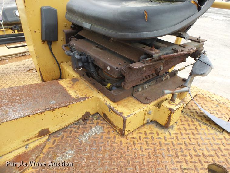 image for item DE3654 1998 Caterpillar CB534C double drum vibratory roller