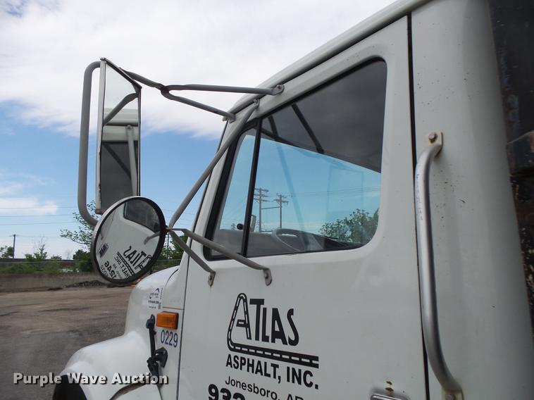 image for item DE3656 1993 International 4900 dump truck