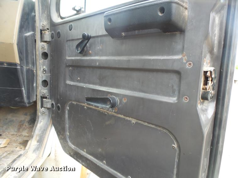 image for item DE3656 1993 International 4900 dump truck