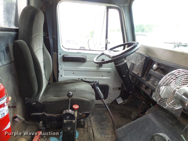 image for item DE3656 1993 International 4900 dump truck