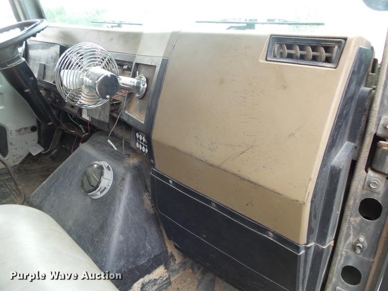 image for item DE3656 1993 International 4900 dump truck