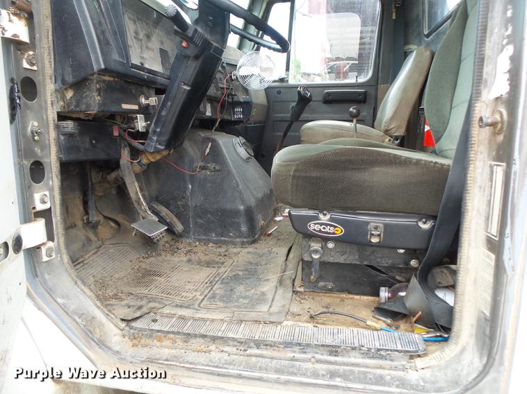 image for item DE3656 1993 International 4900 dump truck