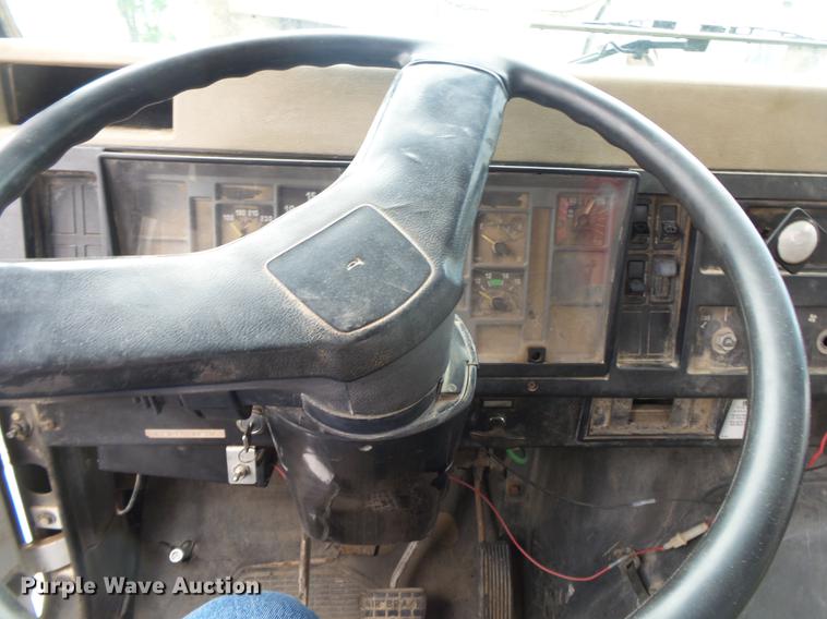 image for item DE3656 1993 International 4900 dump truck