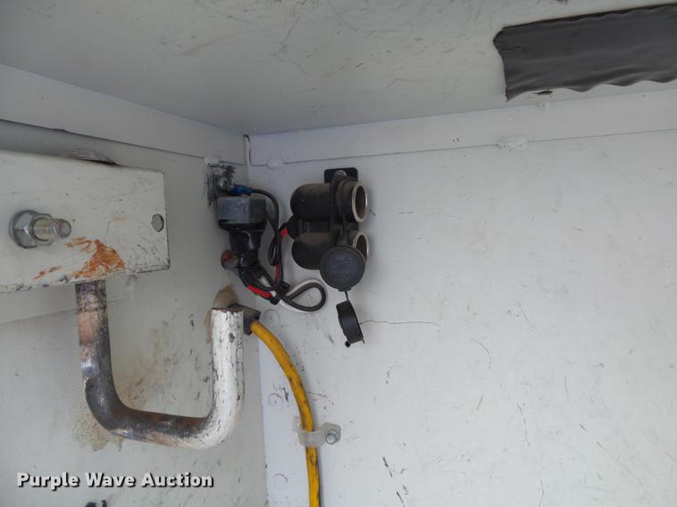 image for item DE3659 2005 International 7400 digger derrick truck