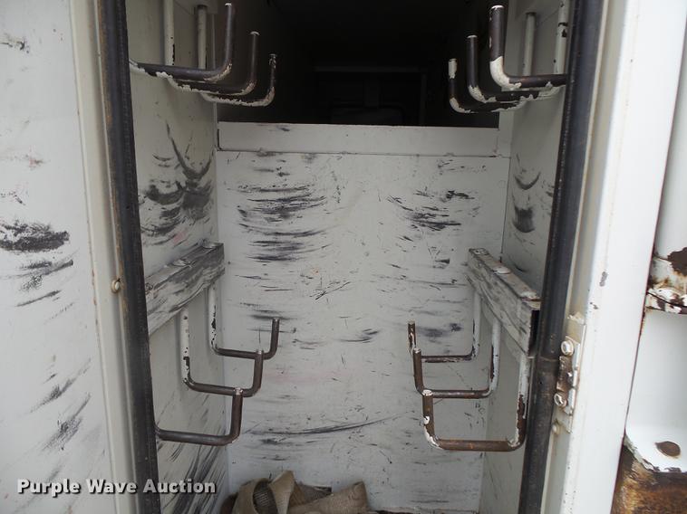 image for item DE3659 2005 International 7400 digger derrick truck