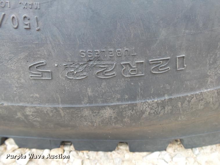 image for item DE3659 2005 International 7400 digger derrick truck