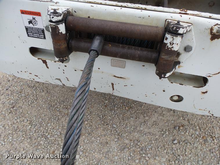 image for item DE3659 2005 International 7400 digger derrick truck