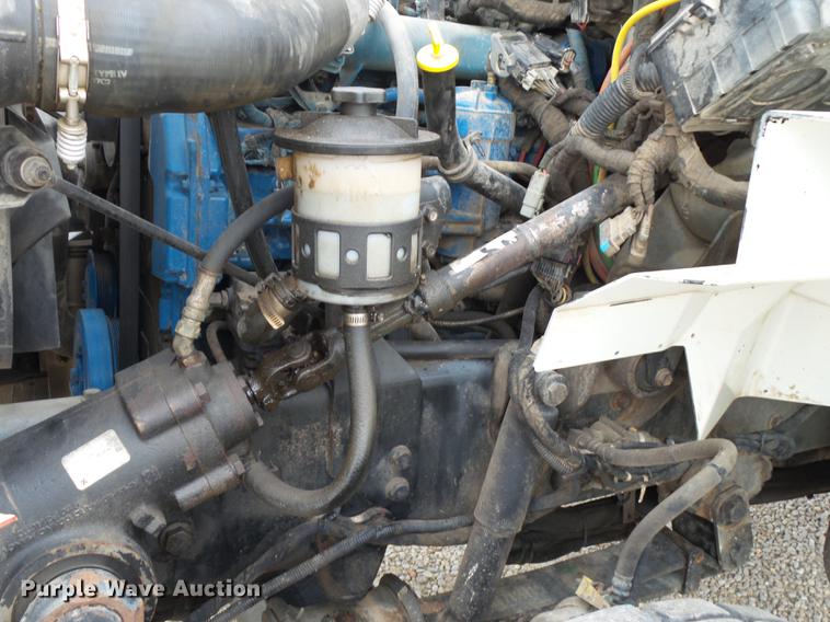 image for item DE3659 2005 International 7400 digger derrick truck