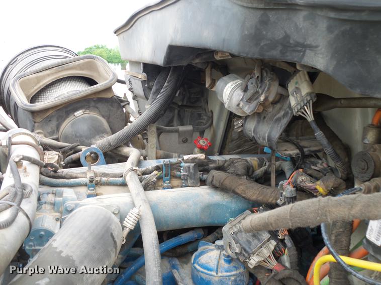 image for item DE3659 2005 International 7400 digger derrick truck