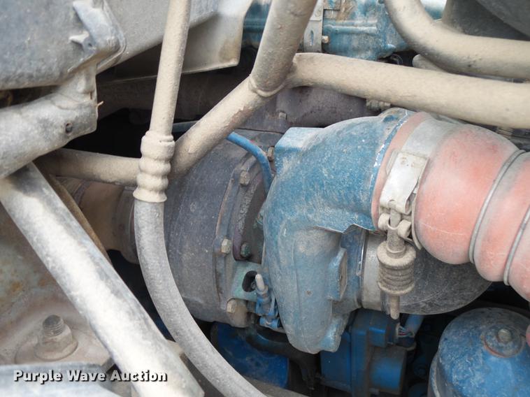 image for item DE3659 2005 International 7400 digger derrick truck