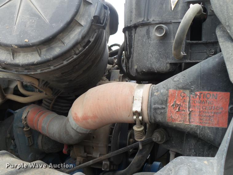 image for item DE3659 2005 International 7400 digger derrick truck