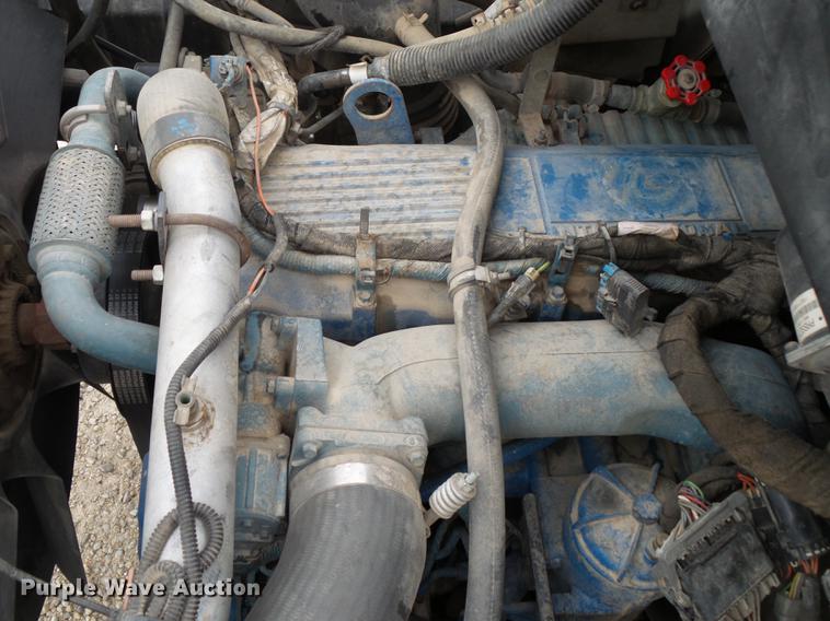 image for item DE3659 2005 International 7400 digger derrick truck