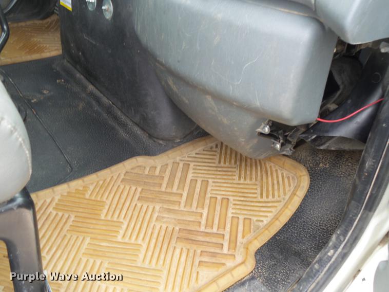 image for item DE3659 2005 International 7400 digger derrick truck