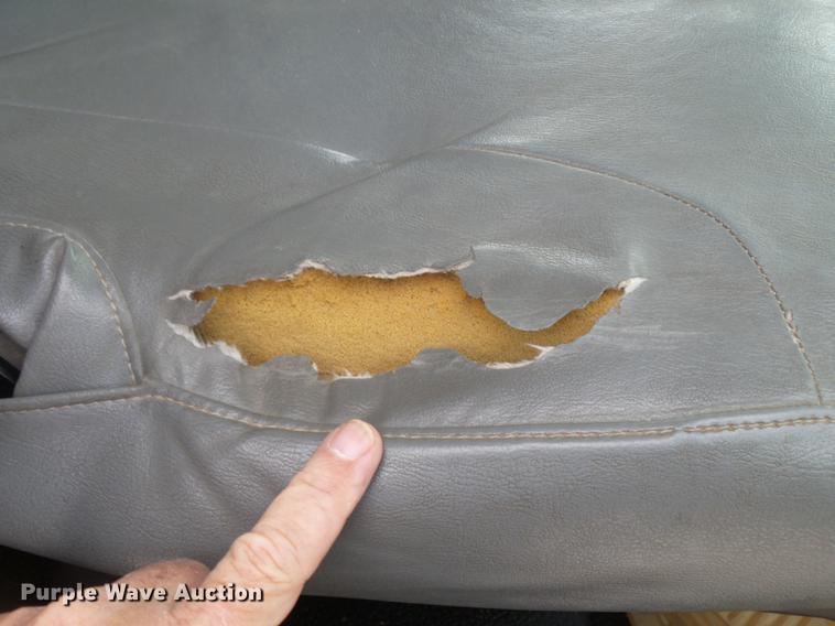 image for item DE3659 2005 International 7400 digger derrick truck