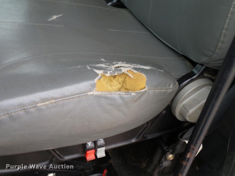 image for item DE3659 2005 International 7400 digger derrick truck