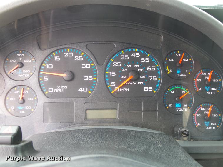 image for item DE3659 2005 International 7400 digger derrick truck