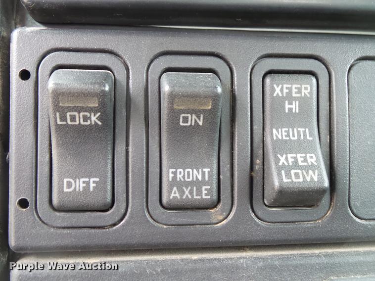 image for item DE3659 2005 International 7400 digger derrick truck