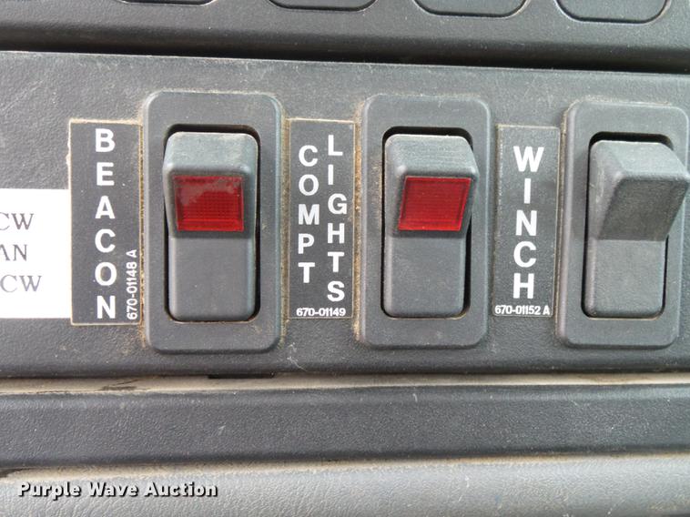 image for item DE3659 2005 International 7400 digger derrick truck