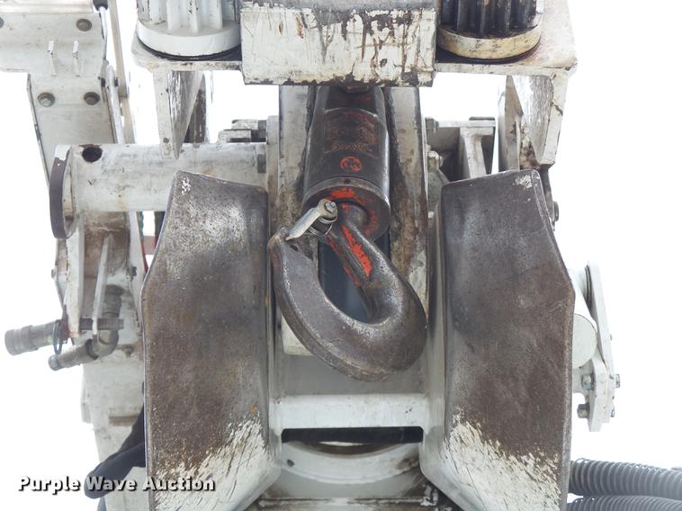 image for item DE3659 2005 International 7400 digger derrick truck