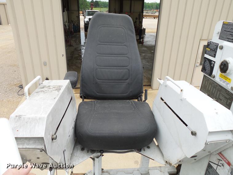 image for item DE3659 2005 International 7400 digger derrick truck