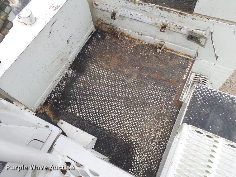 image for item DE3659 2005 International 7400 digger derrick truck