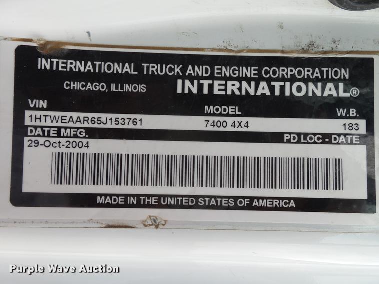 image for item DE3659 2005 International 7400 digger derrick truck