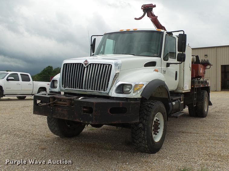 image for item DE3660 2004 International 7400 pressure digger truck