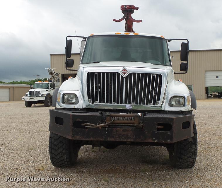 image for item DE3660 2004 International 7400 pressure digger truck