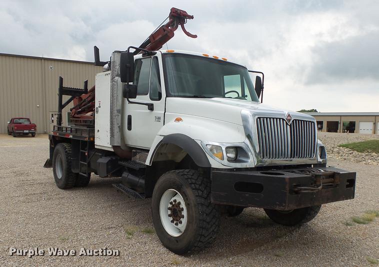 image for item DE3660 2004 International 7400 pressure digger truck