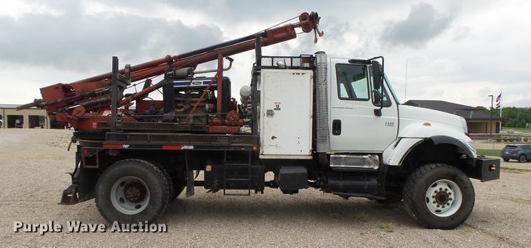 image for item DE3660 2004 International 7400 pressure digger truck