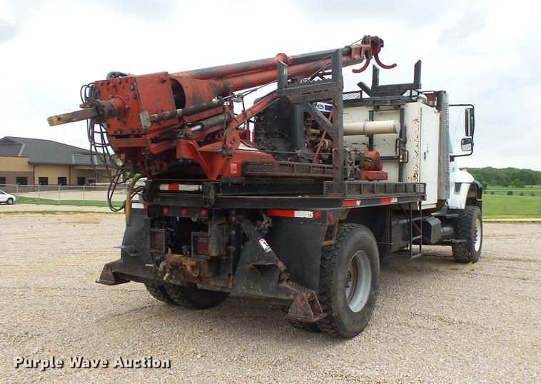 image for item DE3660 2004 International 7400 pressure digger truck