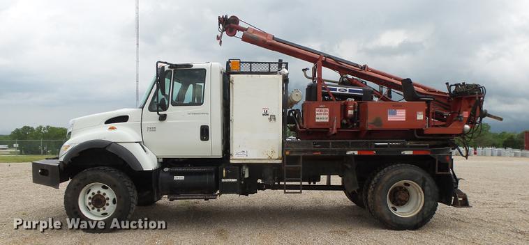 image for item DE3660 2004 International 7400 pressure digger truck
