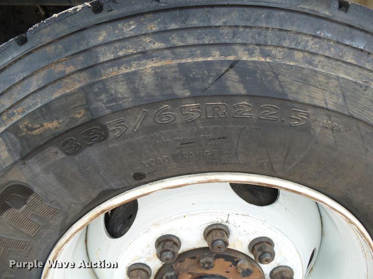 image for item DE3660 2004 International 7400 pressure digger truck