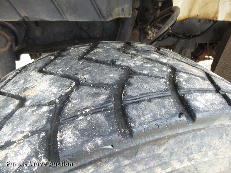 image for item DE3660 2004 International 7400 pressure digger truck