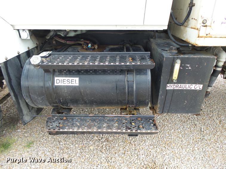 image for item DE3660 2004 International 7400 pressure digger truck