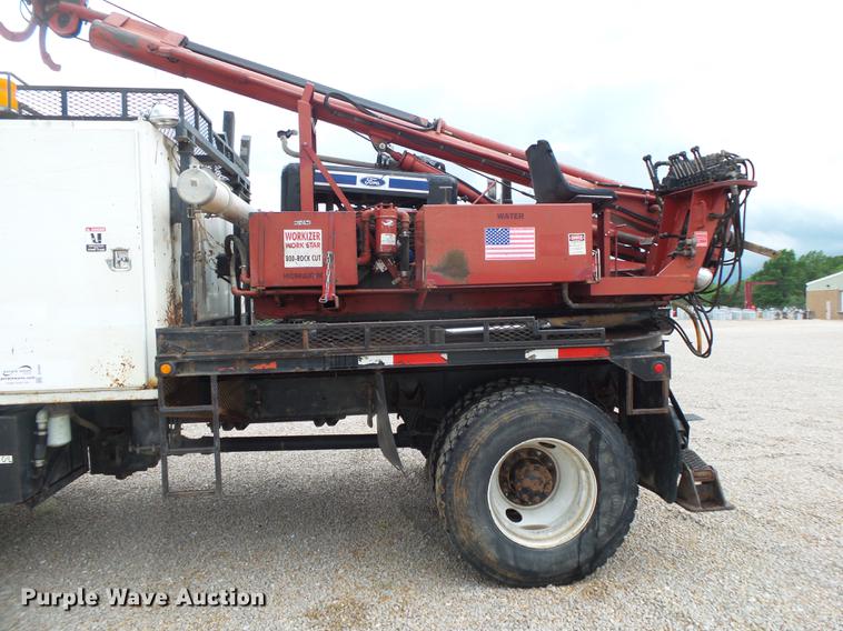 image for item DE3660 2004 International 7400 pressure digger truck