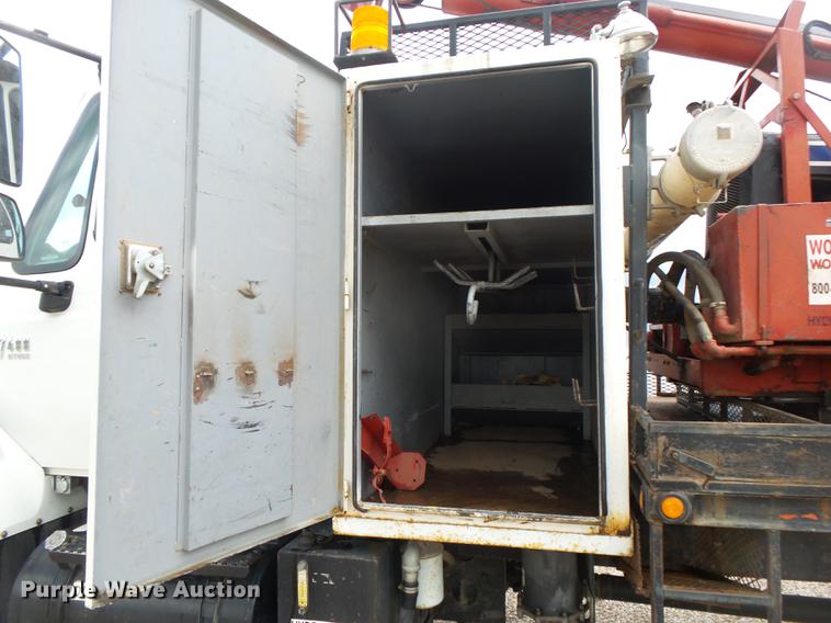 image for item DE3660 2004 International 7400 pressure digger truck