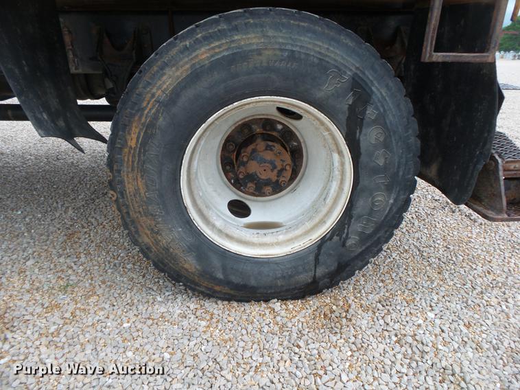 image for item DE3660 2004 International 7400 pressure digger truck