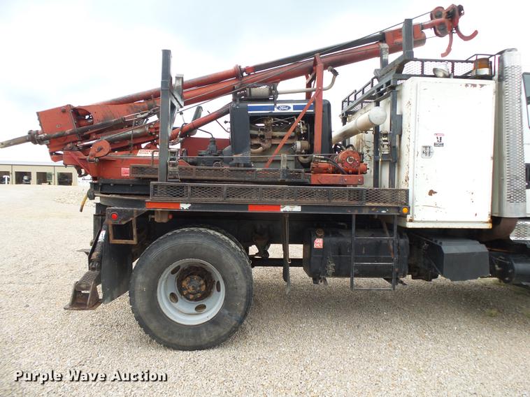 image for item DE3660 2004 International 7400 pressure digger truck