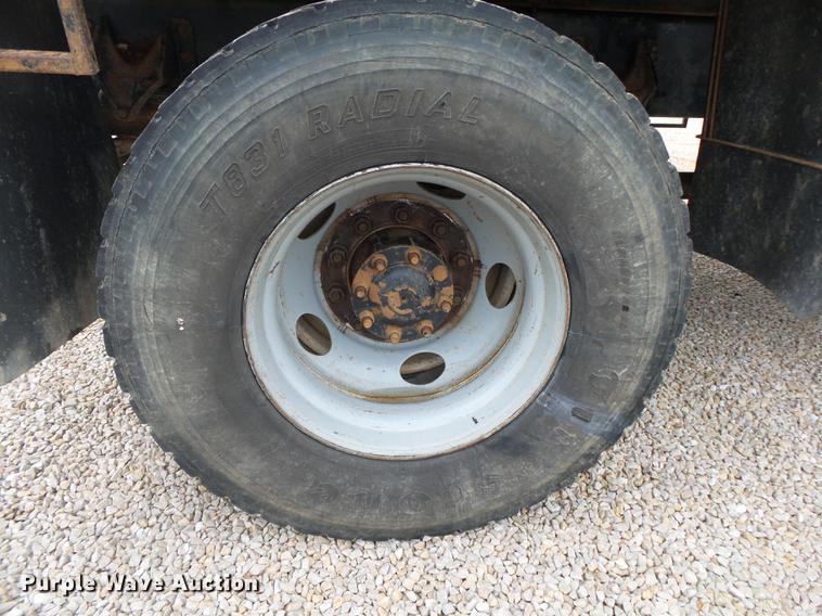 image for item DE3660 2004 International 7400 pressure digger truck