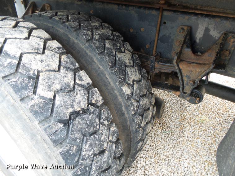 image for item DE3660 2004 International 7400 pressure digger truck