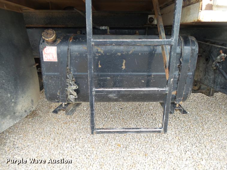 image for item DE3660 2004 International 7400 pressure digger truck