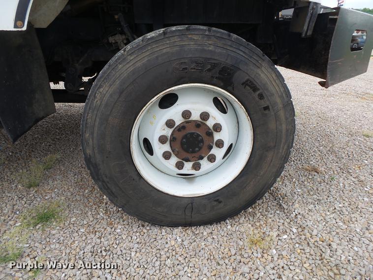 image for item DE3660 2004 International 7400 pressure digger truck